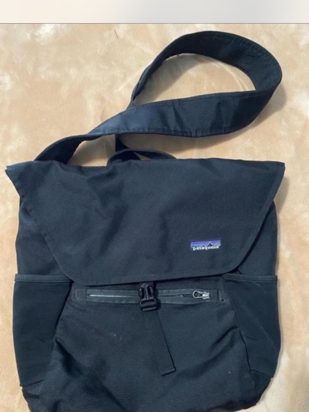Patagonia Black Shoulder Messenger Bag with Front Zip